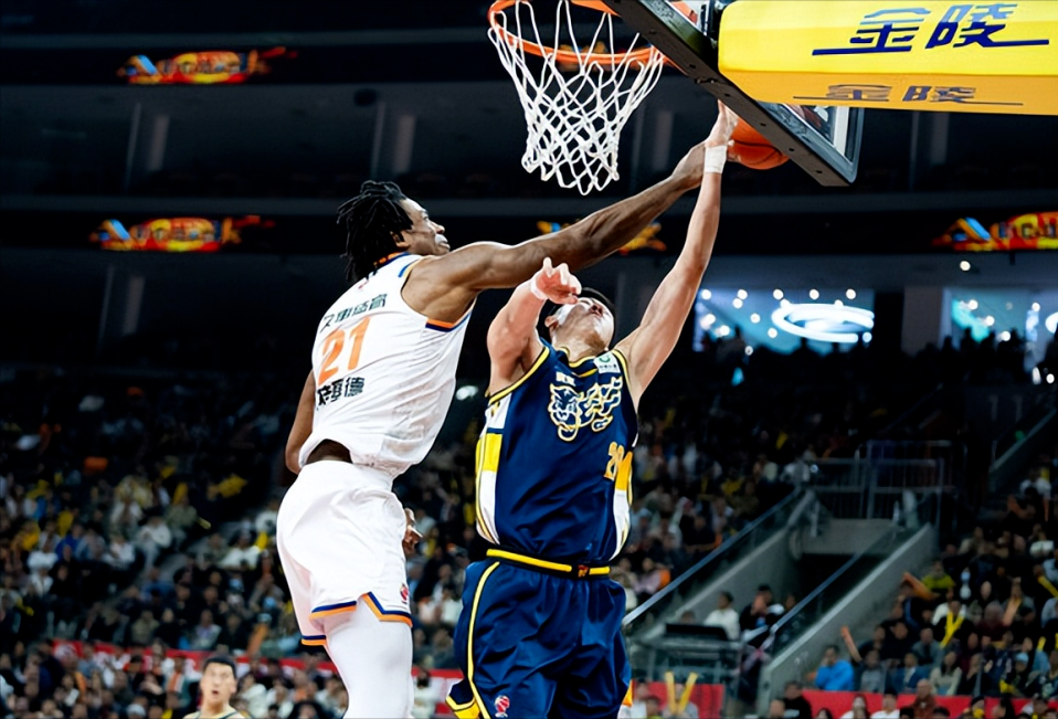 MK体育-主场40分惨败，杜锋赛后点评引争议，锋线无力成硬伤